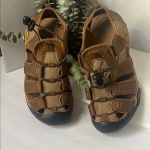 Brown Outdoor Sandals with Black Toe Cap